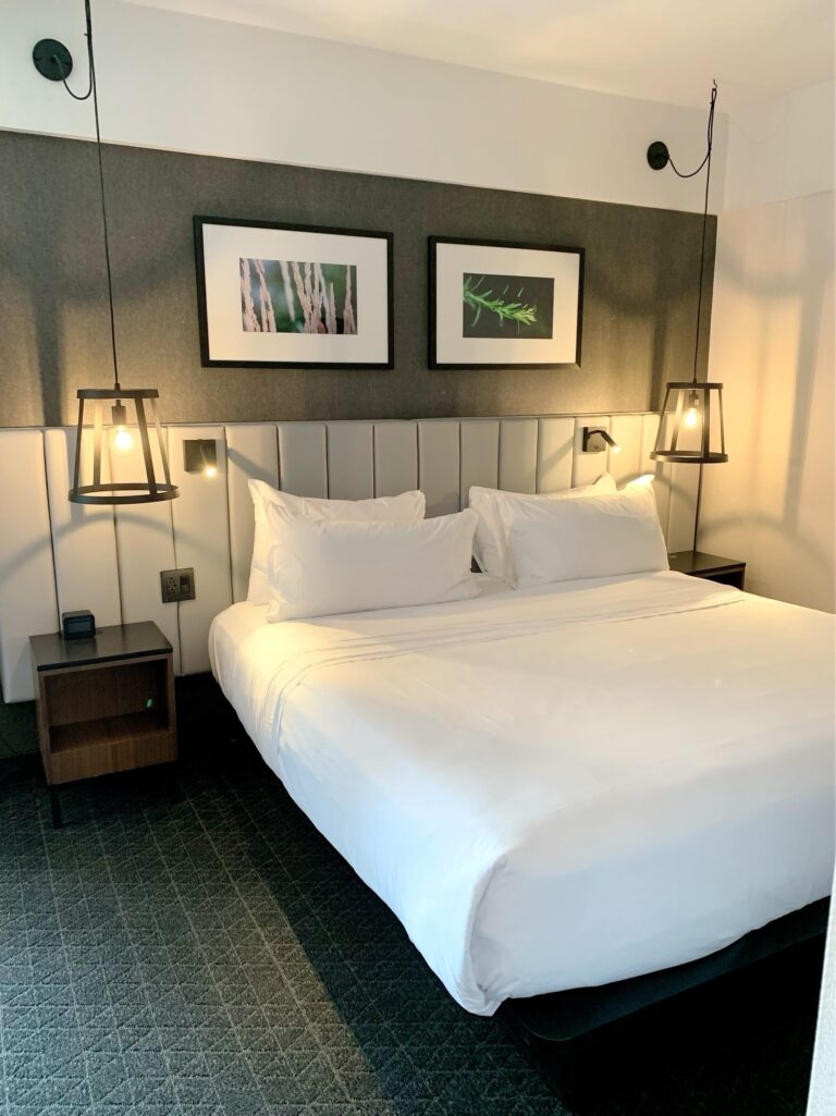 Rooms, Studios or Suites Booking | Hotel Bonaventure Montreal